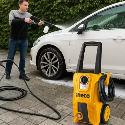 မော်တော်ကားပါဝါ Pressure Washer တွင် Spray Gun အပြည့်အစုံပါရှိပါသည်။